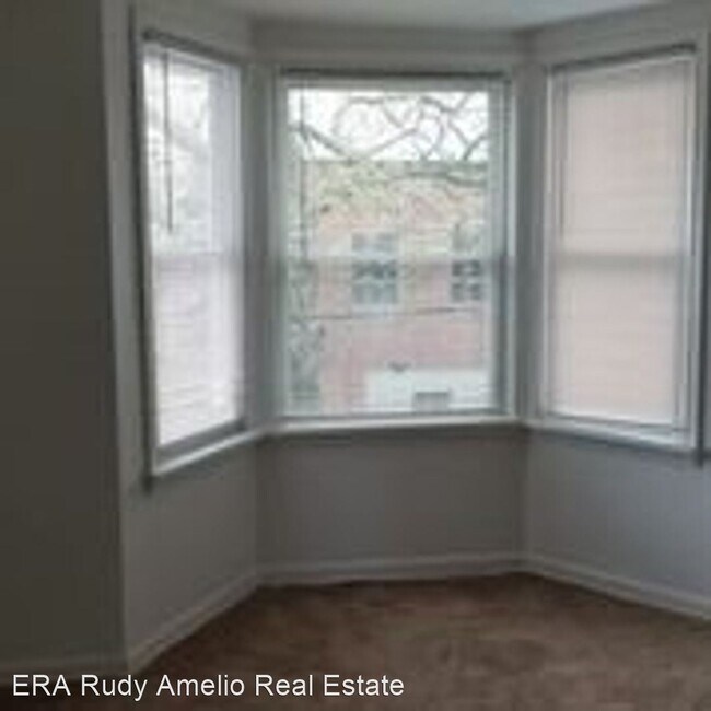 Building Photo - 725-727 N Quincy St