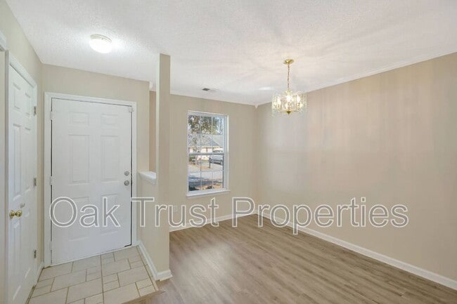 Building Photo - 1366 Pinnacle Ln