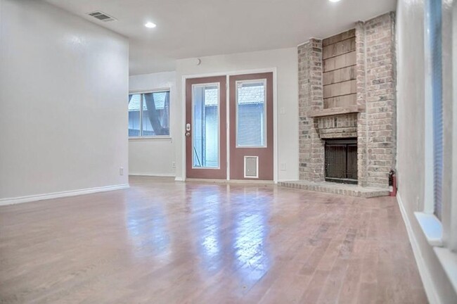 Building Photo - 1507 W Braker Ln