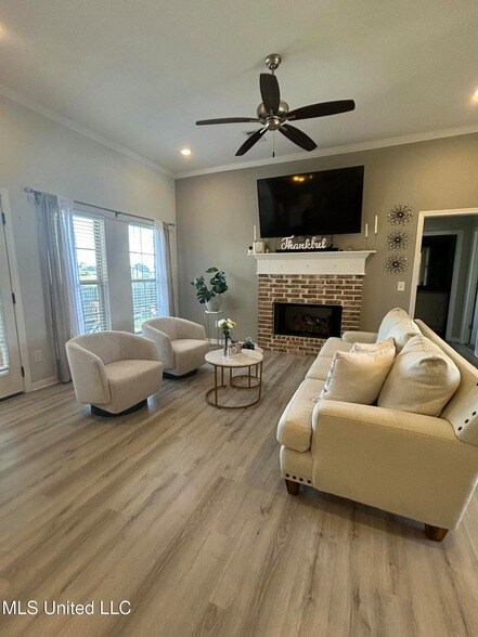 Foto del edificio - 1234 Addison Ln.
