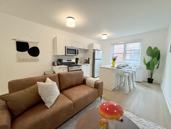 Building Photo - 1575 Summerhill