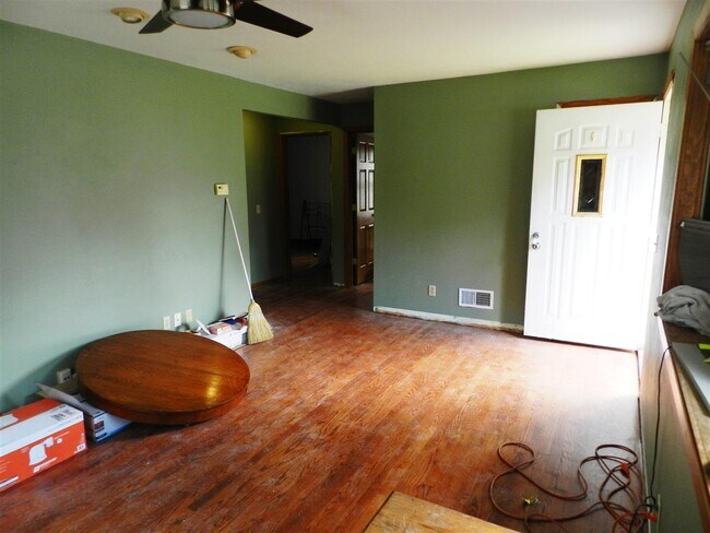 Building Photo - 405 Nichols Rd