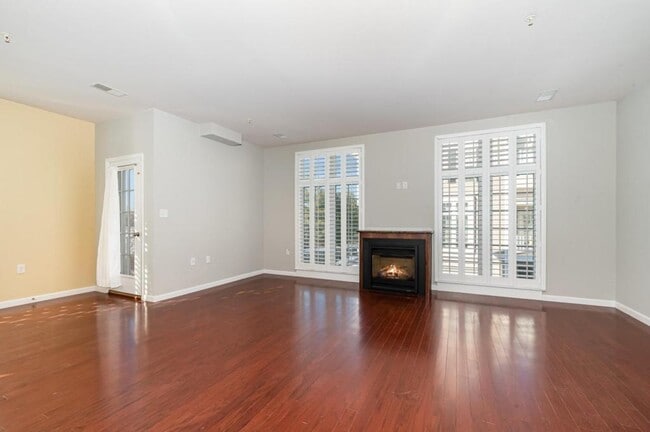 Building Photo - 3029 H Meridian Commons