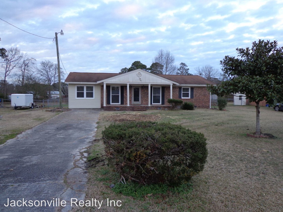 9 Collins Dr, Midway Park, NC 28544 House Rental in Midway Park, NC