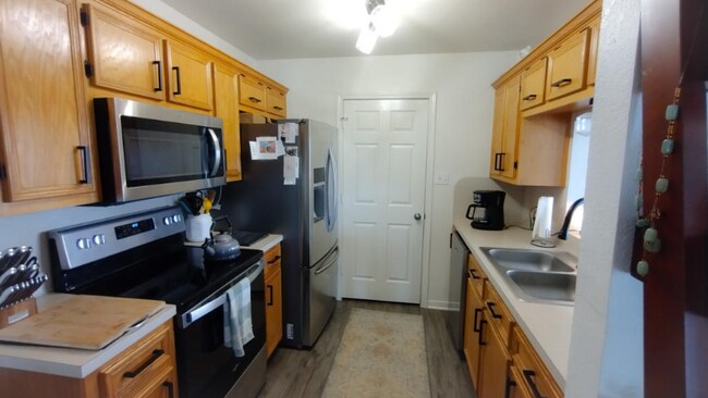 Foto del edificio - 1002 Hickory Ln