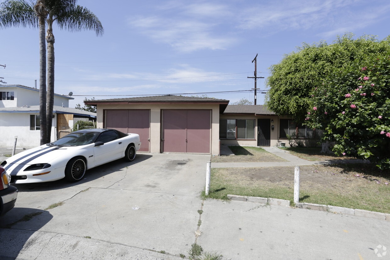 Building Photo - 605 Avon Pl