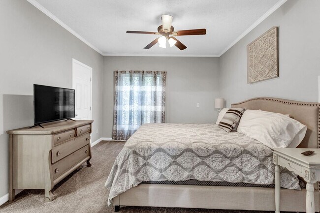 Foto del edificio - 4497 McLain Cir