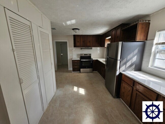 Foto del edificio - 7514 Jefferson Ave