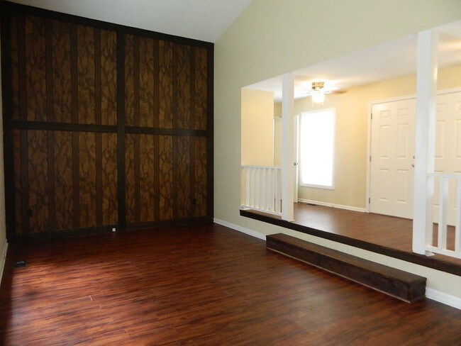 Foto del edificio - 3105 Dowling Dr