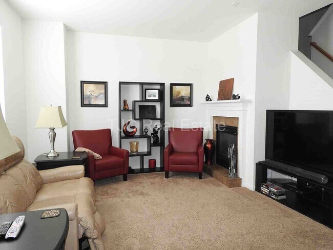 Photo - Fenced Backyard! House