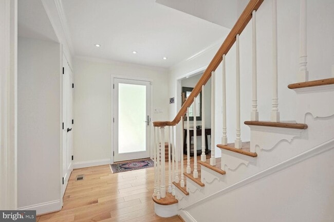 Foto del edificio - 4208 Maple Terrace