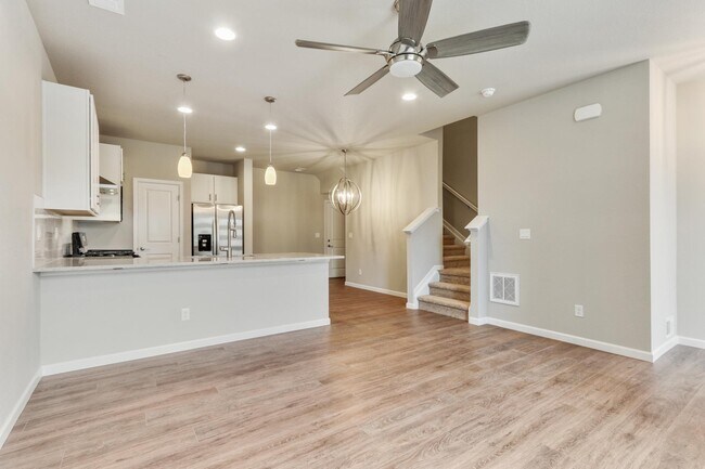 Building Photo - 665 Stonebridge Dr