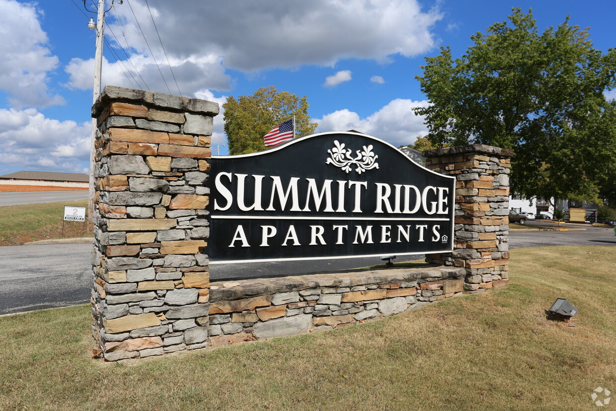 ¡Bienvenido a casa! - Summit Ridge Apartments