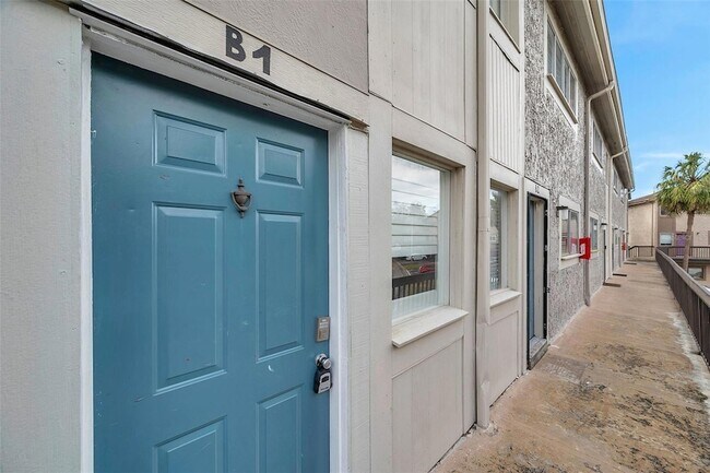 Foto del edificio - 6311 Newtown Cir