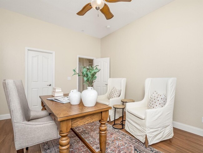 Building Photo - FULLY FURNISHED Clovis North 4/3