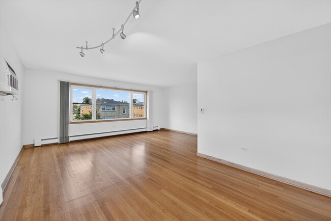 Building Photo - 8312 W Summerdale Ave