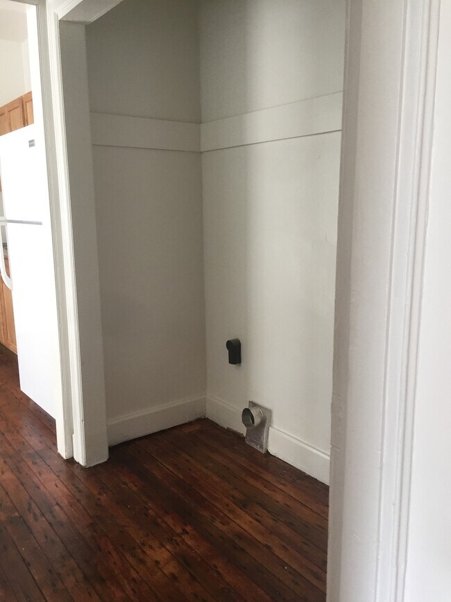 Foto del edificio - Coming Soon! Close to transportation, park...