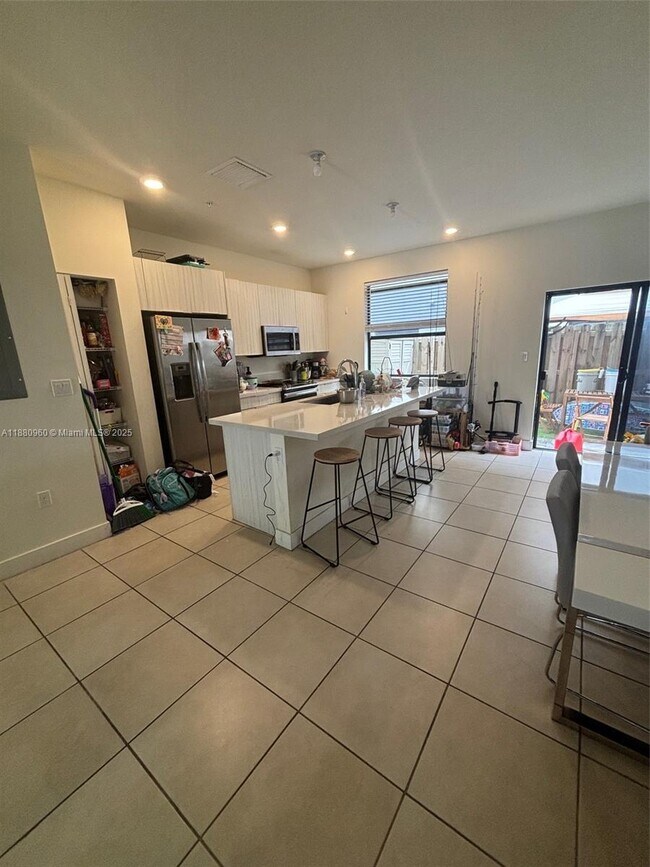 Foto del edificio - 10443 NW 82nd St