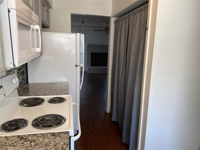 Foto del edificio - 422 W 4th St