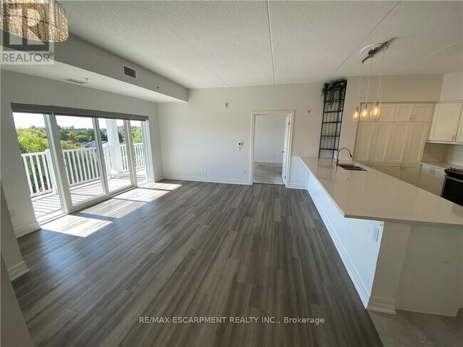 Photo du bâtiment - 39 Sister Varga Terrace