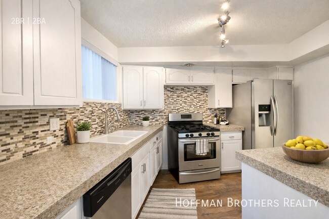 Building Photo - 1830 N La Brea Ave