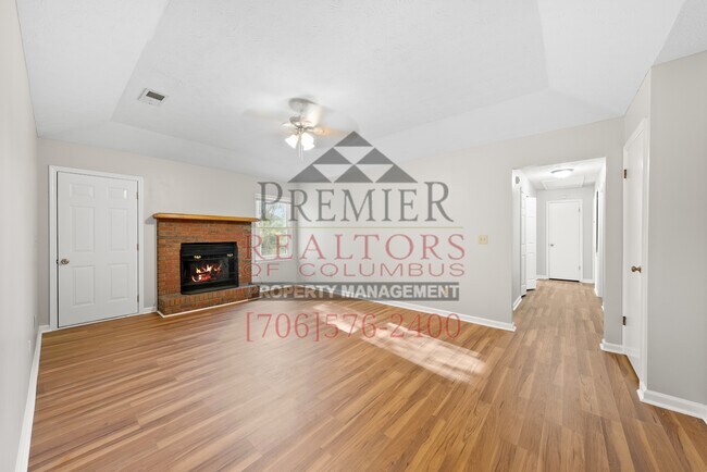 Building Photo - 6634 Hensley Dr