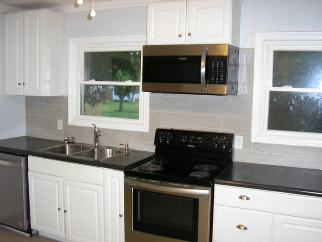 Building Photo - 3283 Plano Rd