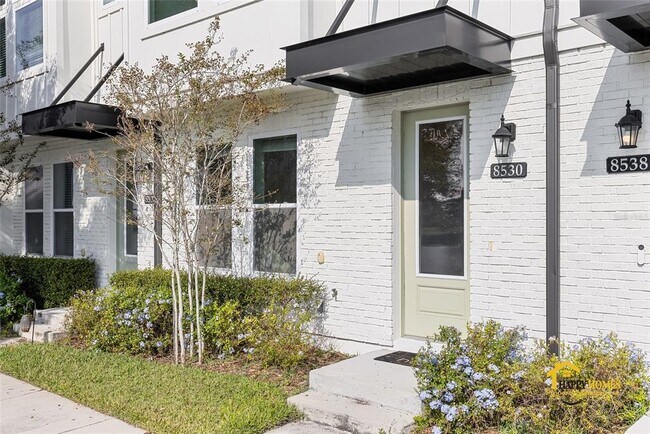 Foto del edificio - 8530 Warburg Alley