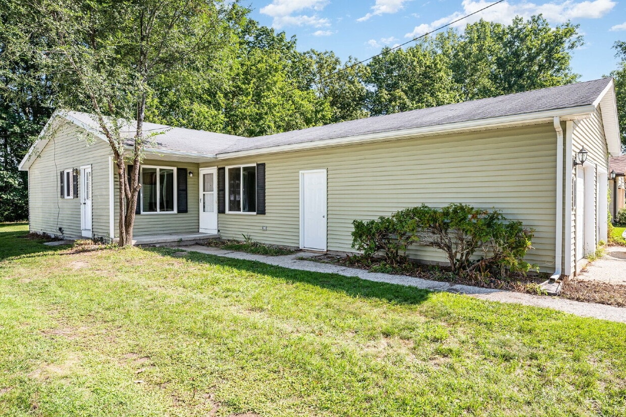 Primary Photo - Updated 2-bedroom Duplex at $1150/month