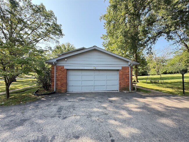 Building Photo - 1133 Westmoor Pl