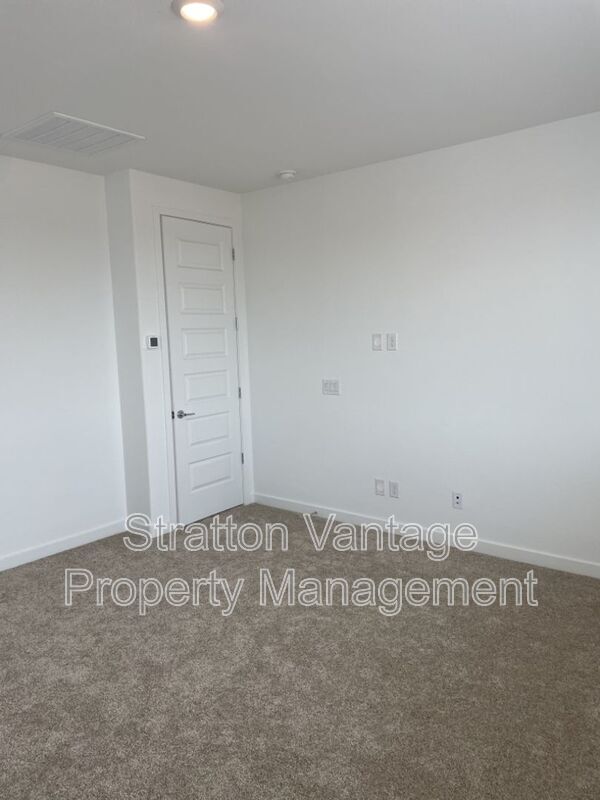 Building Photo - 5626 S 26th Ln
