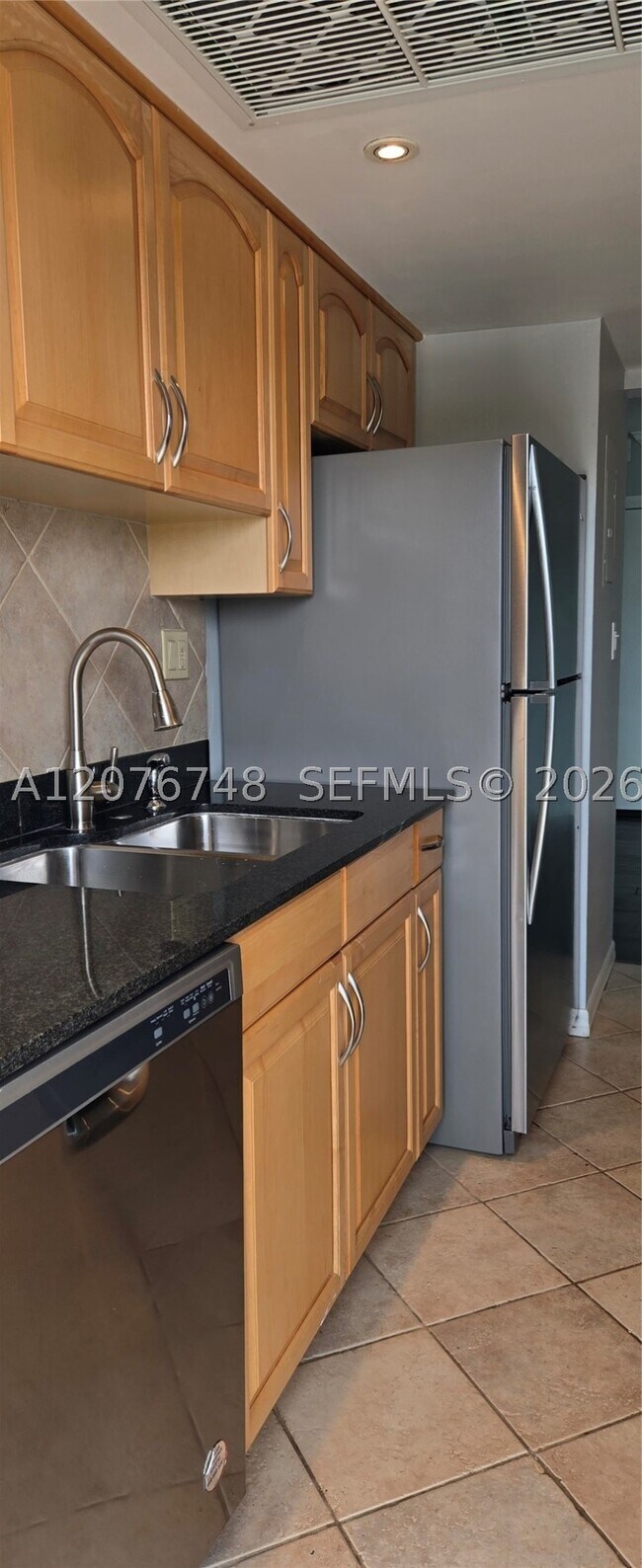 Foto del edificio - 2715 N Ocean Blvd