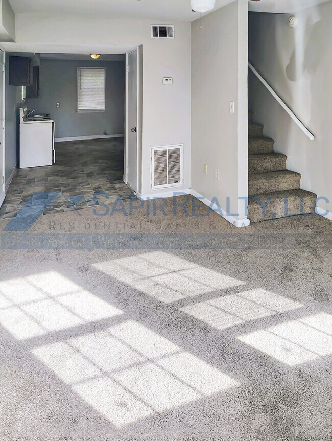 Foto del edificio - 774 Lilly Ave