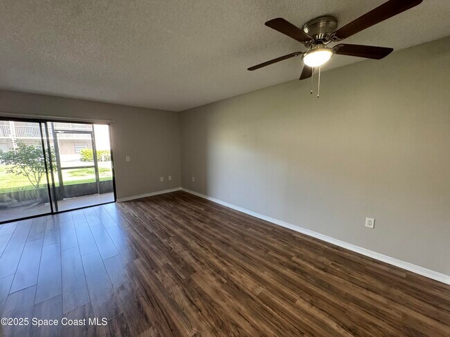 Foto del edificio - 1068 Mollie Ln