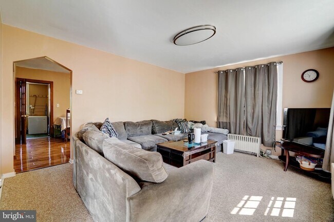 Foto del edificio - 760 Village Rd W