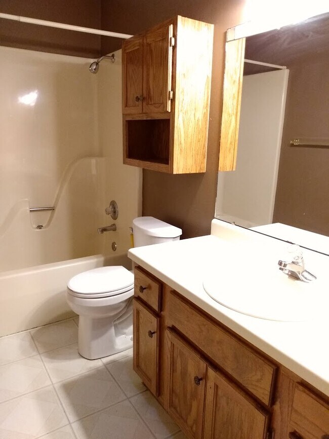 Building Photo - 2140 Cedar Oaks Dr