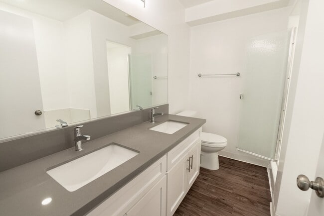 Interior Photo - 616 North Sweetzer Avenue