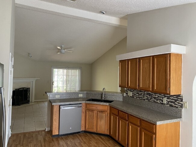 Foto del edificio - COMING SOON – 3 Bedroom, 2 Bathroom Single...