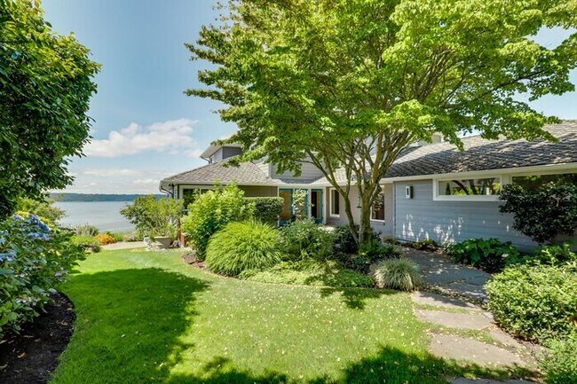 Building Photo - Marine View Drive Executive View Home