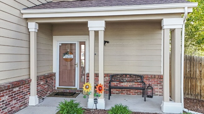 Building Photo - Stylish 3-Bedroom Home with Vaulted Ceilin...