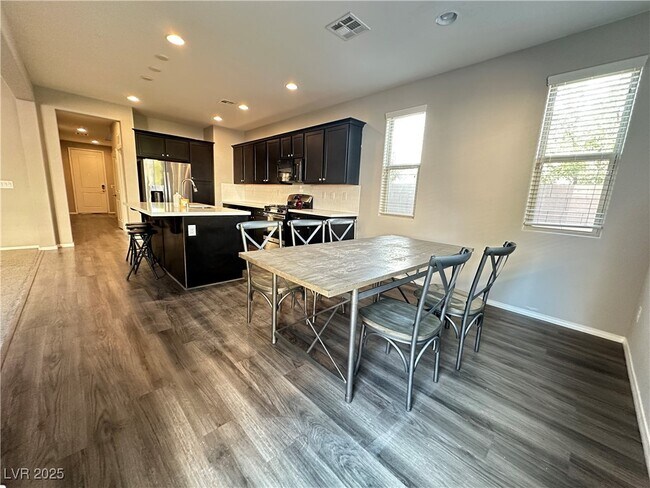 Foto del edificio - 5116 Fiery Sky Ridge St