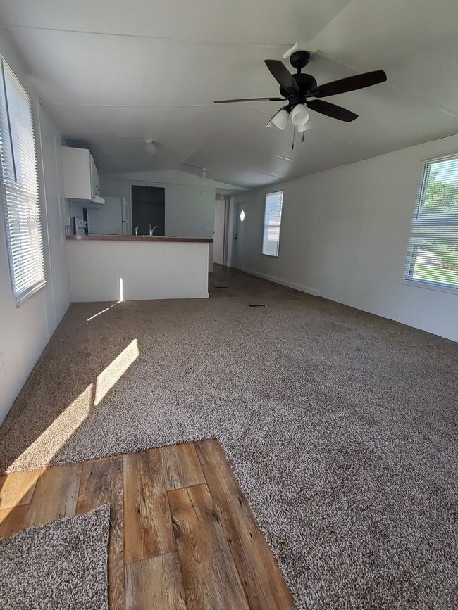 Building Photo - Ready to move in!