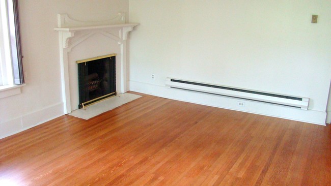 Interior Photo - 660 Washington St