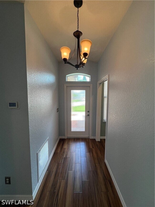 Foto del edificio - 608 Crossfield Cir