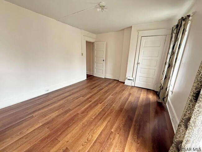 Foto del edificio - 131 Plainfield Ave