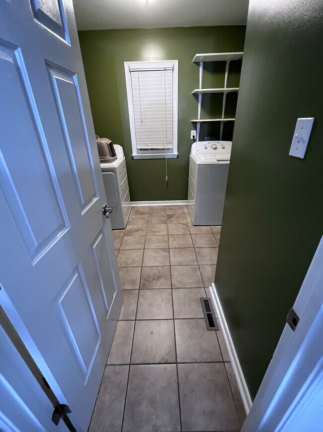 Building Photo - 7827 Sunday Silence Ln