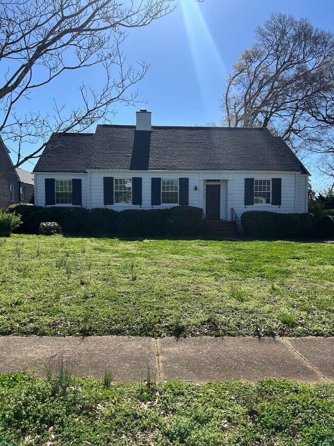 Building Photo - 101 W Augusta Pl