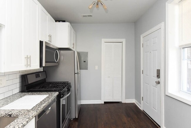 Foto del edificio - 3301 N Harding Ave