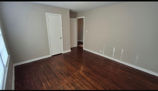 Building Photo - 906 Appleby St NW