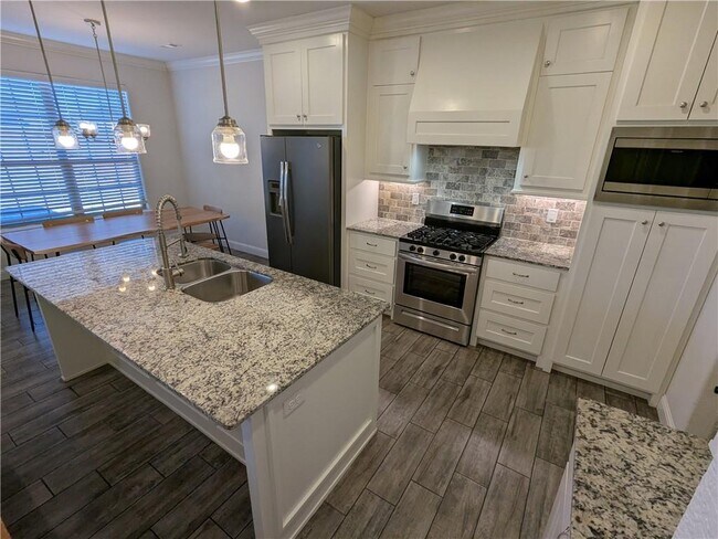 Foto del edificio - 1040 E Skyline Lp